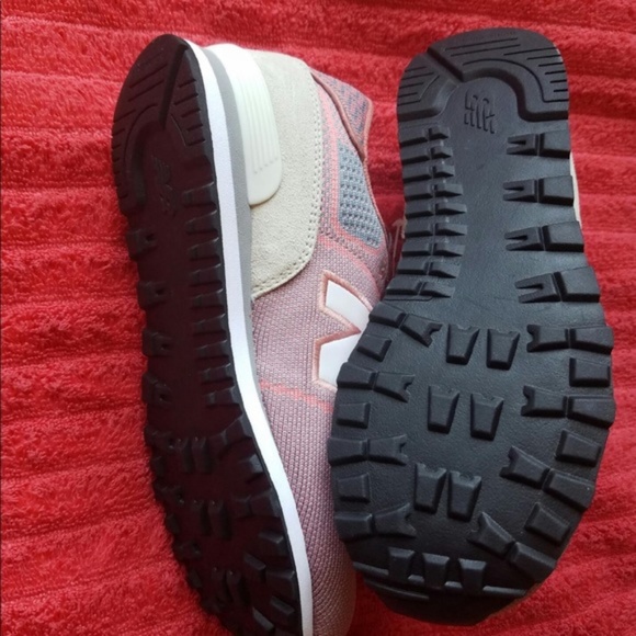 NWOT New Balance 574 WOMEN AND GIRLS - Picture 3 of 4